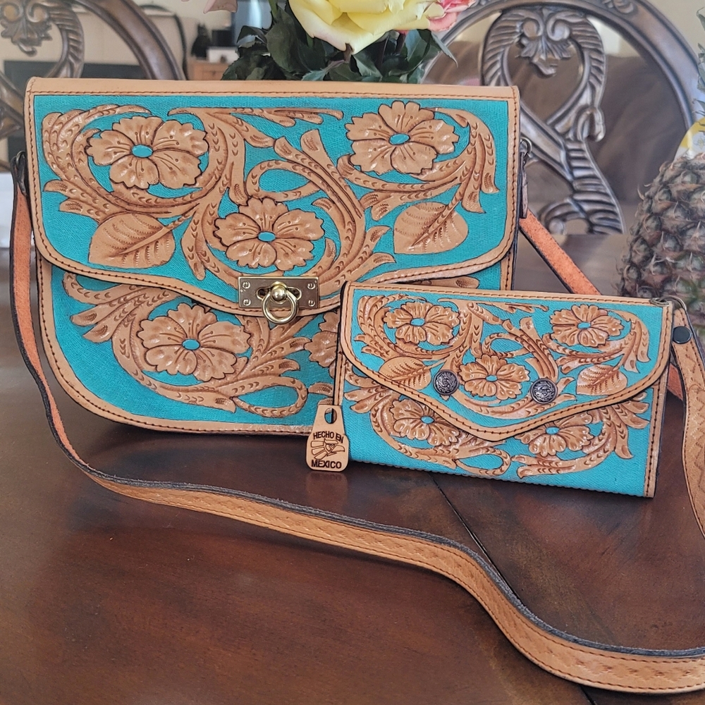 Women leather hand bag and matching wallet
